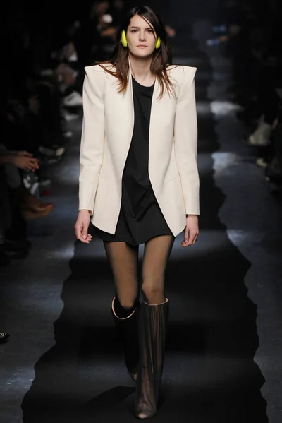 Look 3